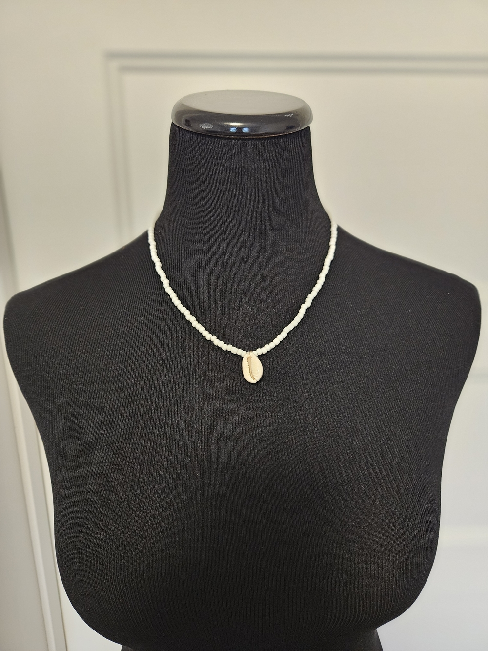 Shell Pendant Beaded Necklace in White